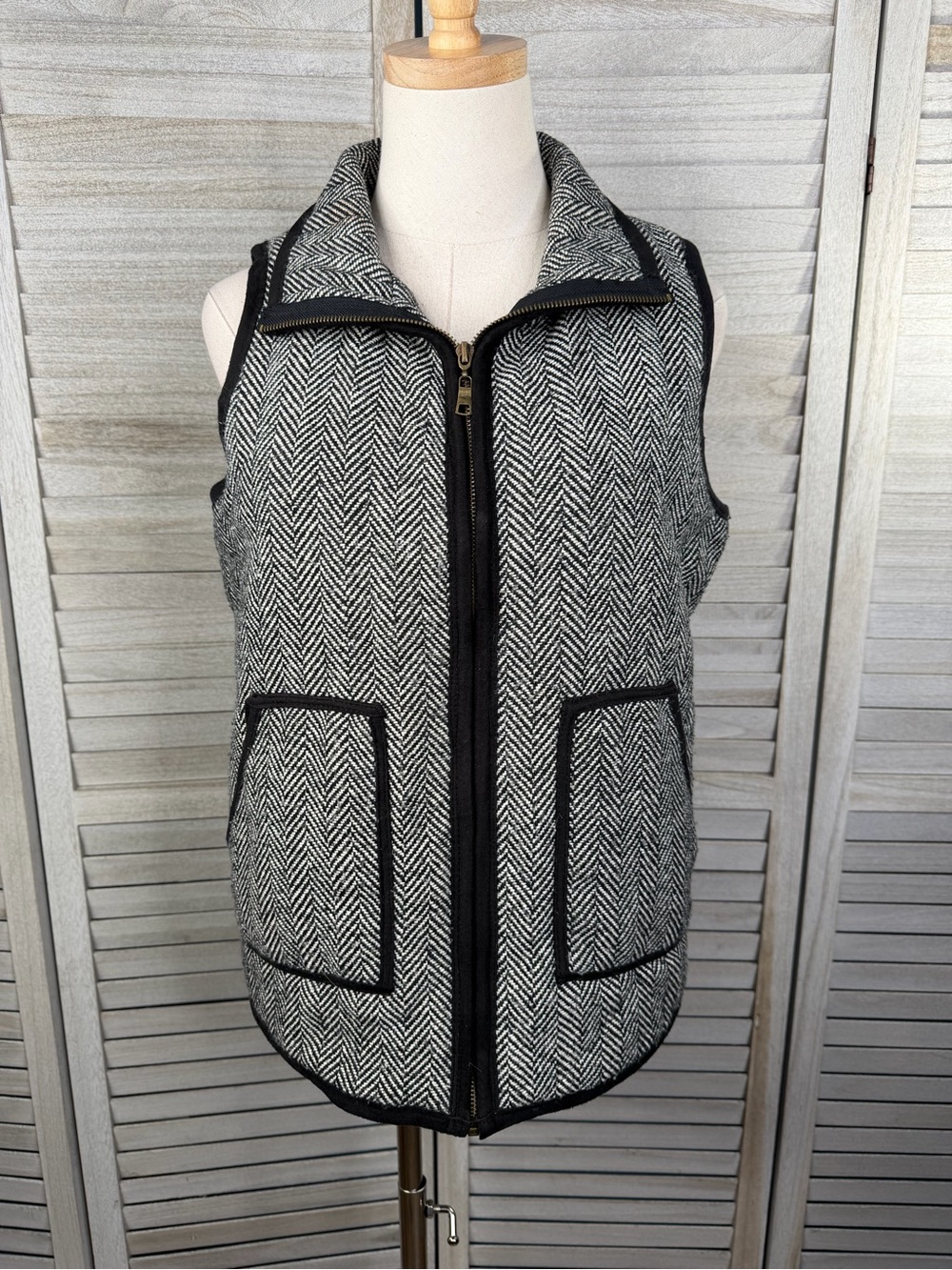 E2 CLOTHING- Insulated Herringbone Knit Vest Zip Front Black & White-Medium